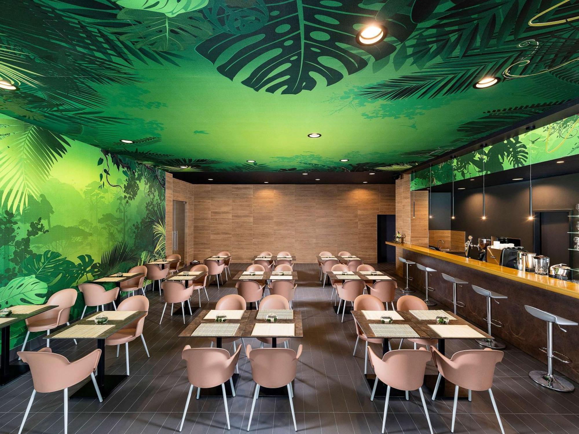 Minaro Hotel Tokaj - Mgallery Collection (Adults Only) Токай Екстер'єр фото Interior of a restaurant in Madrid, Spain